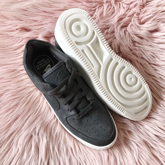 Nike women’s air force 1 low sage - Picture 4 of 7